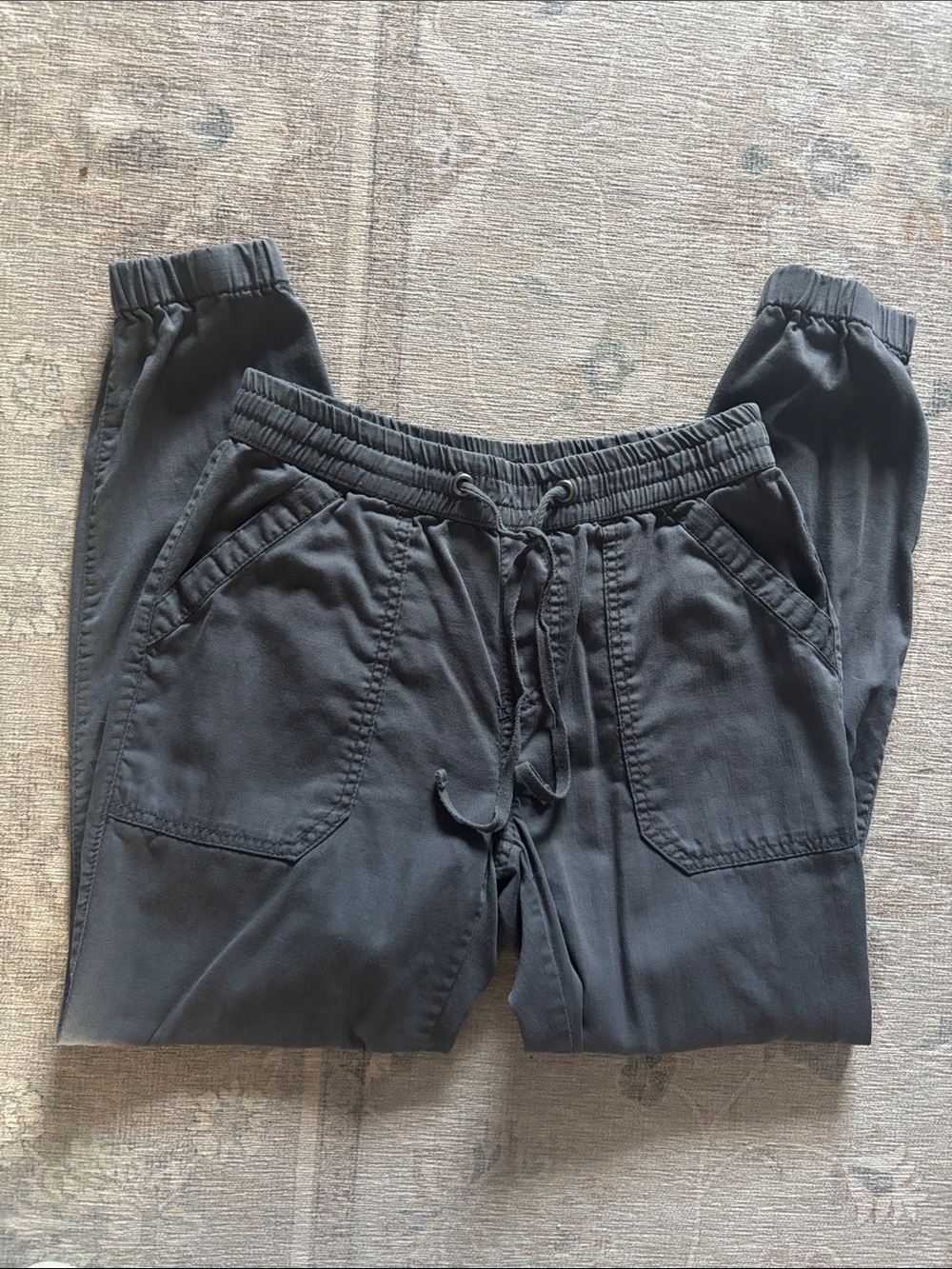 Women's Elastic-Waist Cargo Jogger Pants - Charcoal - Picture 2 of 5